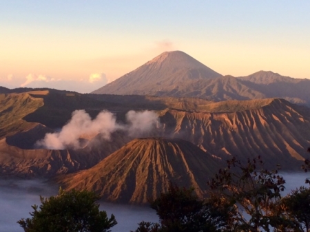 Bali Reisen und Java Rundreise mit beeindruckenden Vulkanen